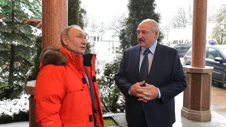 Хоккейные переговоры Путина и Лукашенко под знаком Газпрома попали на фото