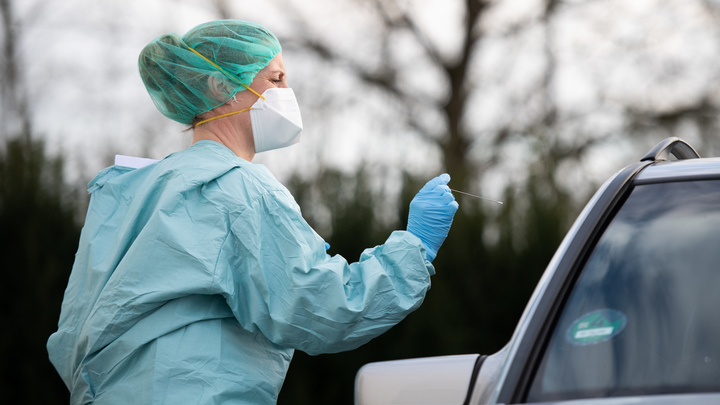 Ради нас останьтесь дома: Врачи нашли единственный способ сдержать пандемию