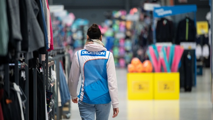 В сети Decathlon назвали причину приостановки работы в России