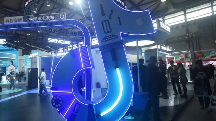 Эксперты отреагировали на решение США по замороженным активам России, но не заметили удар по Китаю