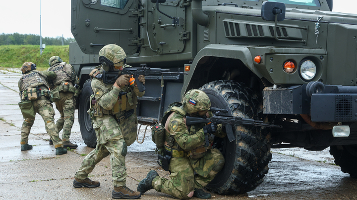 Спецназ жёстко ворвался в офис главы Военторга. Кадры громкого задержания: Хищение в Минобороны почти 500 млн рублей