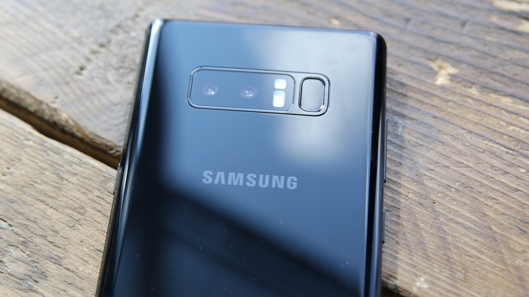 Samsung заказал у Китая чипы флэш-памяти на $7 млрд Samsung заказал у Китая чипы флэш-памяти на $7 млрд