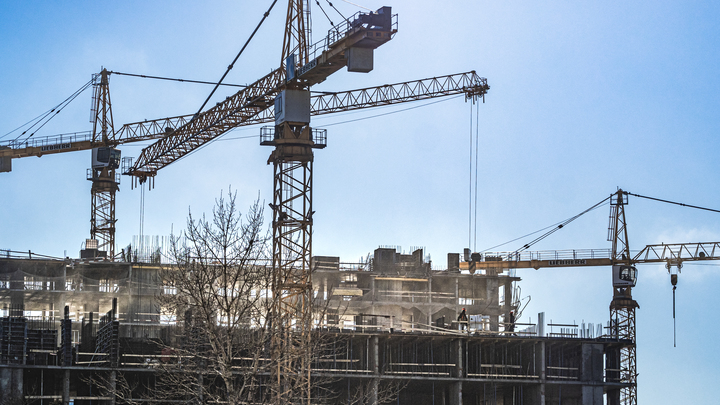 Одному из крановщиков, устроивших забастовку в Темрюкском районе, выплатили зарплату