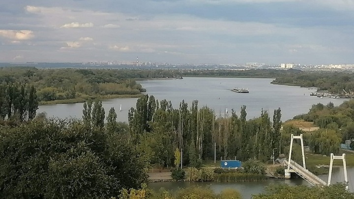 В городе Азов подерутся около 300 человек