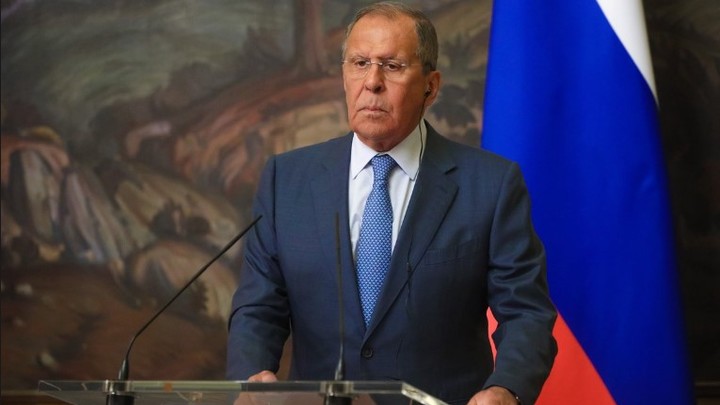 Запад пытается изменить отношение мира к России - Лавров