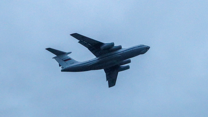 Самолёт летевший из Котласа в Москву экстренно совершил посадку в Кирове: на борту находились люди