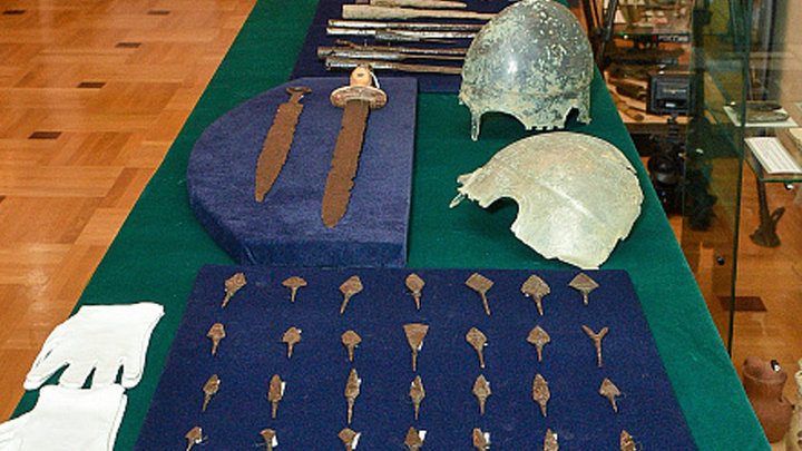 Музей Сочи пополнили артефакты, которые ФСБ забрала у «черных» копателей