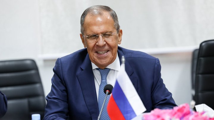 Россия выстоит в гибридной войне, развязанной Западом - Лавров