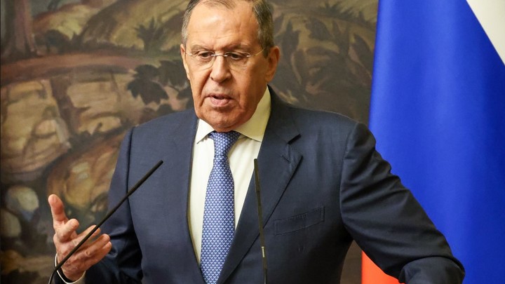 Запад постоянно ищет направления, с которых можно раздражать Россию - Лавров