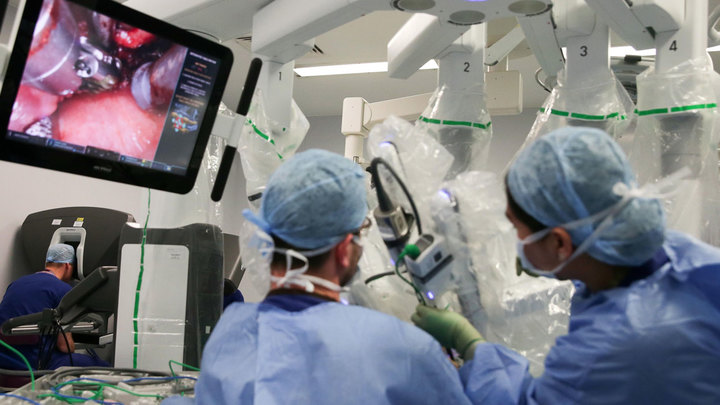 Уникальная медицина: Робот-хирург принимает круглосуточно