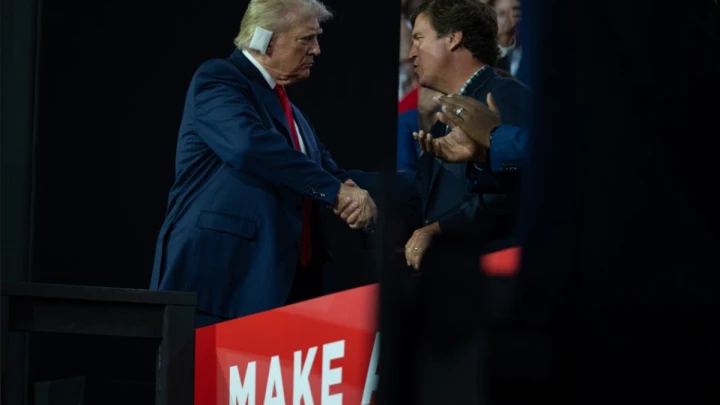 Трамп обозлился на Карлсона из-за Ирана. И назвал чокнутым