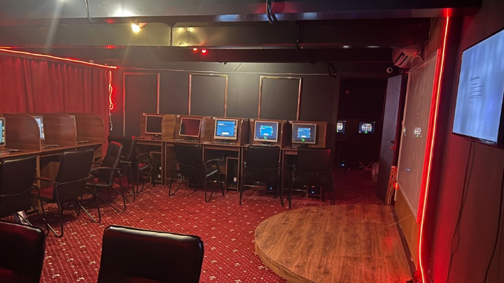 Очередное подпольное казино внезапно накрыли в центре Новосибирска