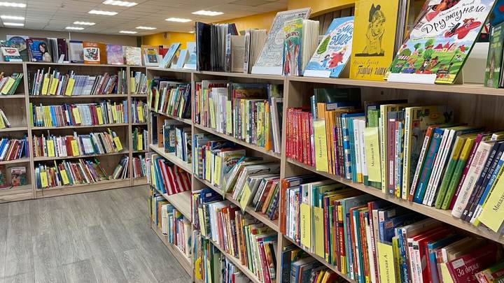 Москва передала Энергодару более 200 книг