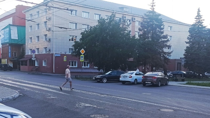В центре Челябинска ликвидируют часть парковки ради пешеходного перехода
