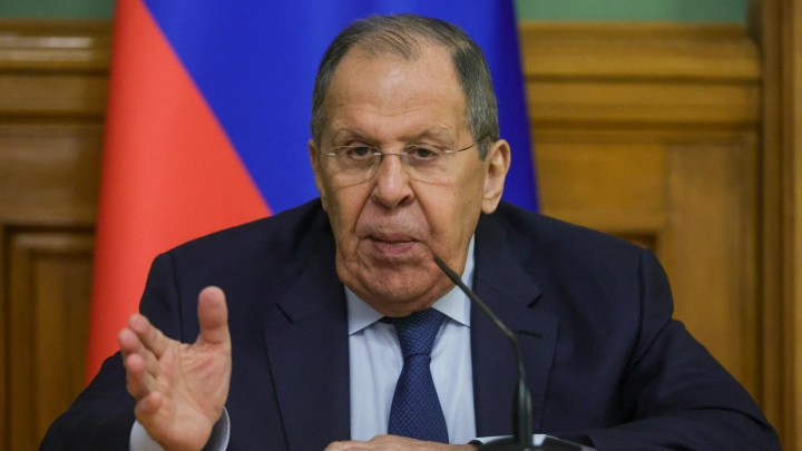 Стыдливо отводит глаза: Лавров испуганного Гутерриша жалеть не стал