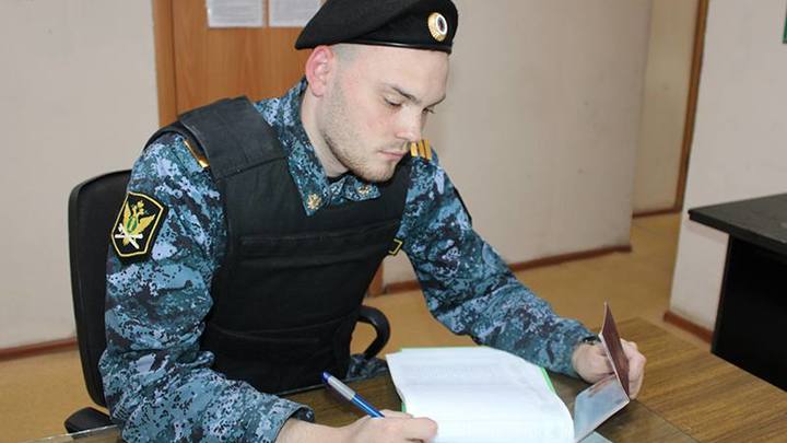 В Екатеринбурге приставы нашли подсудимого, который попытался спрятаться в укромном месте