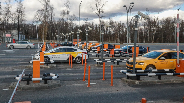 Аэропорт Толмачёво проиграл суд о парковке и должен изменить тарифы