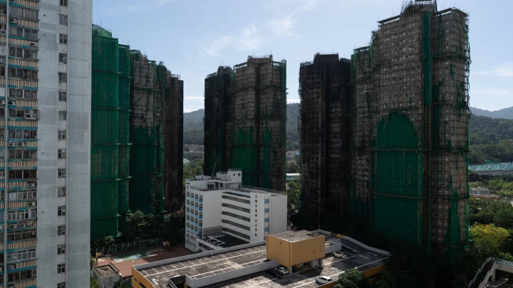 Русские в Гонконге накормили спасателей и пострадавших при пожаре, а также помогли вещами