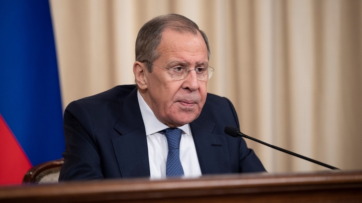 Самые очевидные вещи: Лавров признался, что не носит маску