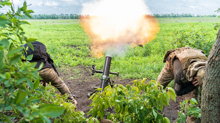 Киев более 10 раз обстрелял Донецк в День России. Погибла девушка