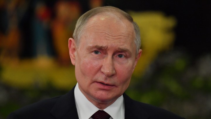 В Великобритании плакат с Путиным сорвал выступление идеолога Brexit Фараджа