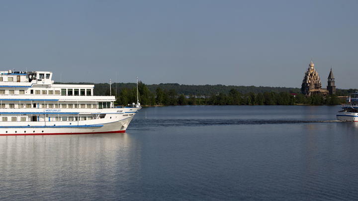 Круизный лайнер Astoria Grande впервые этой зимой отправился в турне из Сочи в Турцию