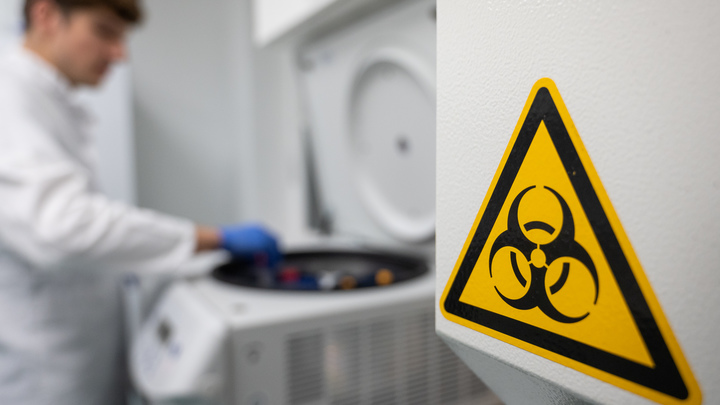 Pfizer и Moderna связаны с биолабораториями на Украине: Минобороны раскрыло факты