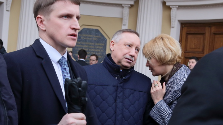 Дело в мигрантах: Беглов объяснил, почему в Петербурге не раздают маски бесплатно