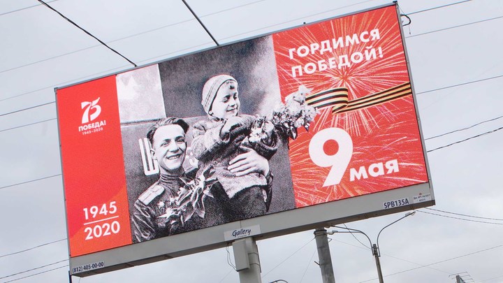 Чтобы поднять настроение: Депутат предложил спеть День победы с балконов