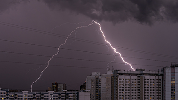 Таинственные молнии: Ученые увидели неизвестный прежде вид искровых разрядов