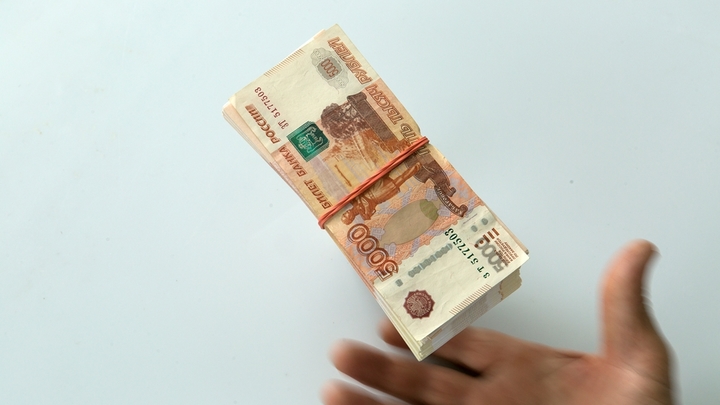 Мы проели подушку наличности: Эксперты объяснили, почему жители России отнесли матрасные деньги в банки