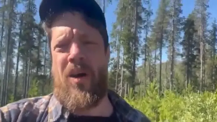 Веселый молочник Уолкер подготовился к депортации семьи и купил билеты в Стамбул