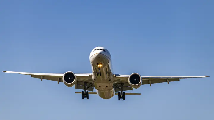 Boeing 737–800 пропал с радаров с 189 душами на борту