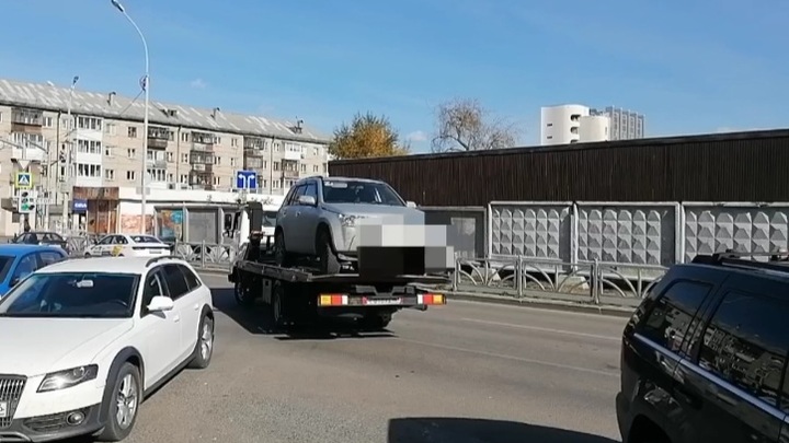 В Екатеринбурге предпринимательница скопила огромный долг за электричество и осталась без машины