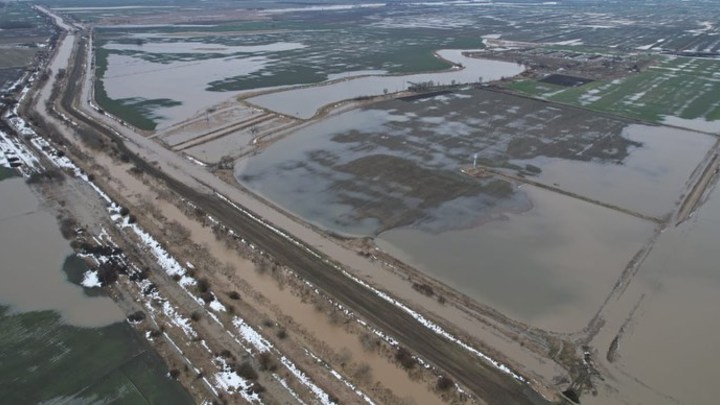 В оперштабе доложили о ситуации в Абинском районе, где растаявший снег подтопил 1,5 тысячи га полей