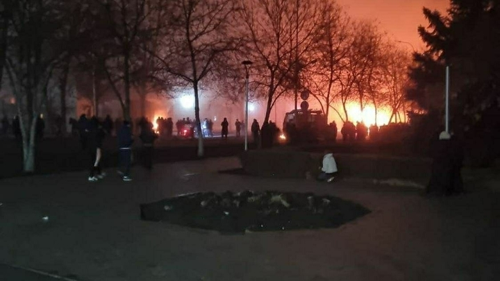 Что происходит в Казахстане: Как воспринимают беспорядки у соседей в Новосибирске