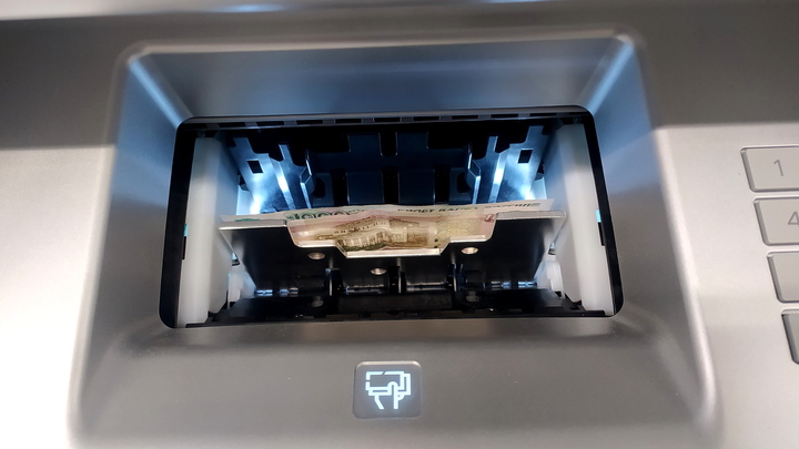 В Свердловской области будут судить троих мужчин, которые почти 2 года грабили банкоматы