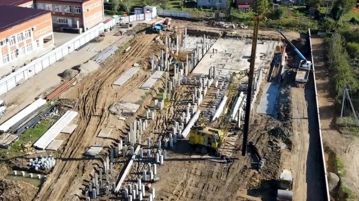 В Горячем Ключе на территории школы № 4 строят учебный корпус на 425 мест