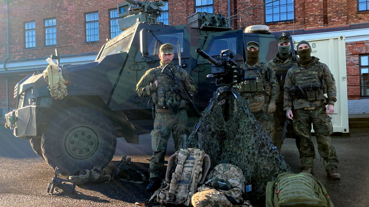 Украинских боевиков накачивают наркотиками: они идут в бой без оружия, брони и экипировки