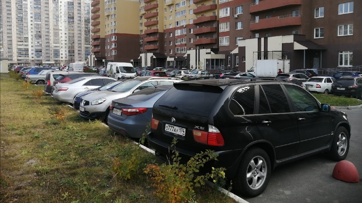 В Кургане запретили парковаться до следующего лета