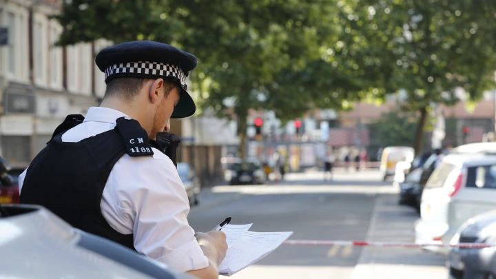 МК: полицейский фальсифицировал дела против сотни невиновных людей