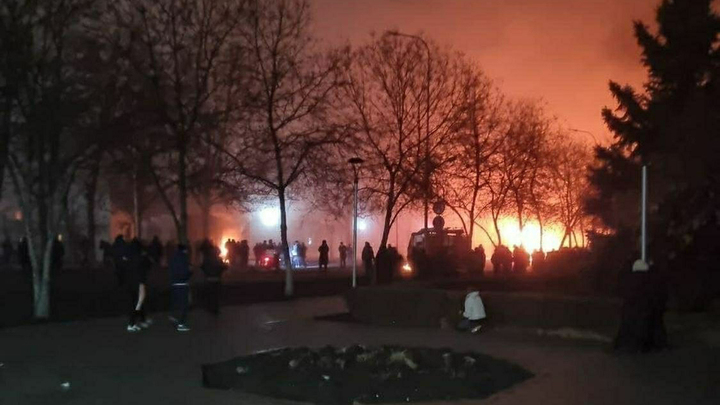 В Казахстане снова начали стрелять: Вакханалия продолжается в двух городах