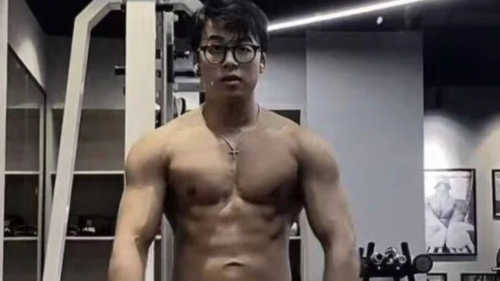 Молодой китайский бодибилдер скончался от истощения во время подготовки к турниру