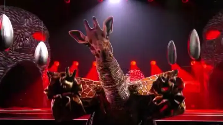 Назван победитель седьмого сезона шоу Маска: кто был в костюме Жирафа