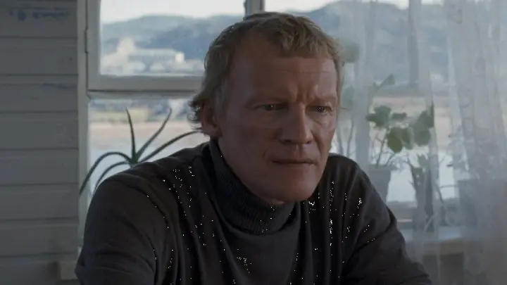 Актёра Серебрякова госпитализировали с обострением бронхита на фоне курения