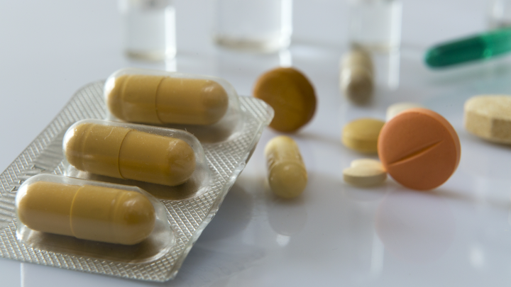 Как скальпель в руках маньяка: доктор Мясников — о смертельной опасности популярных таблеток