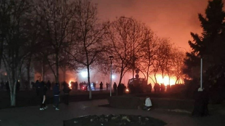 Бородатые и в военной форме: Беспорядками в Алма-Ате руководили иностранцы - свидетель