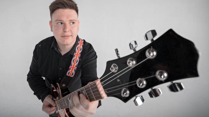 В горах Адыгеи сорвался в обрыв музыкант из Саратова