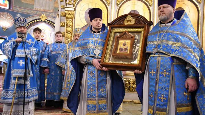 Побывавшую в космосе икону «Собор небесных покровителей лавр Святой Руси» привезли в Новокузнецк