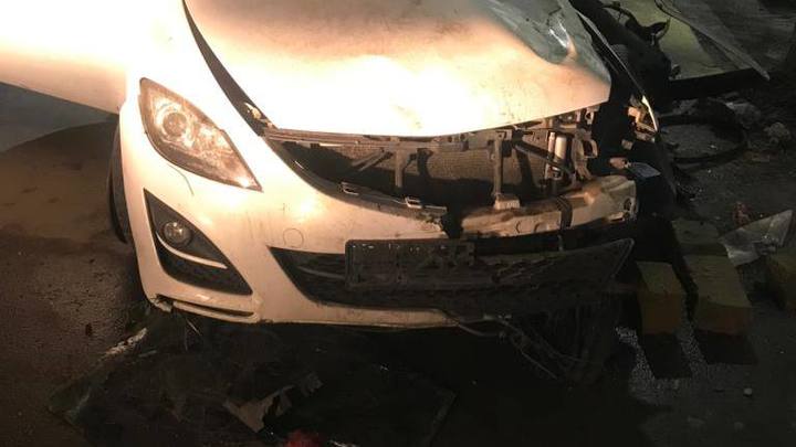 В аварии в Новочеркасске пострадали два человека и здание автосервиса